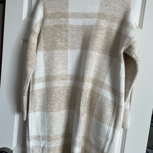Long cardigan sweater - Picture 2 of 3